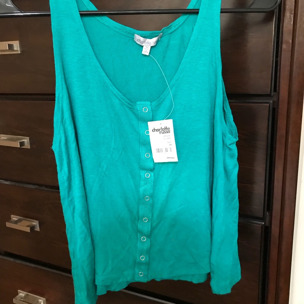 Loose crop tank top.